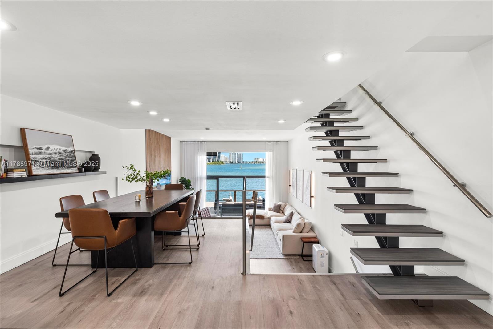 VILLAS ON THE BAY CONDO - Residential