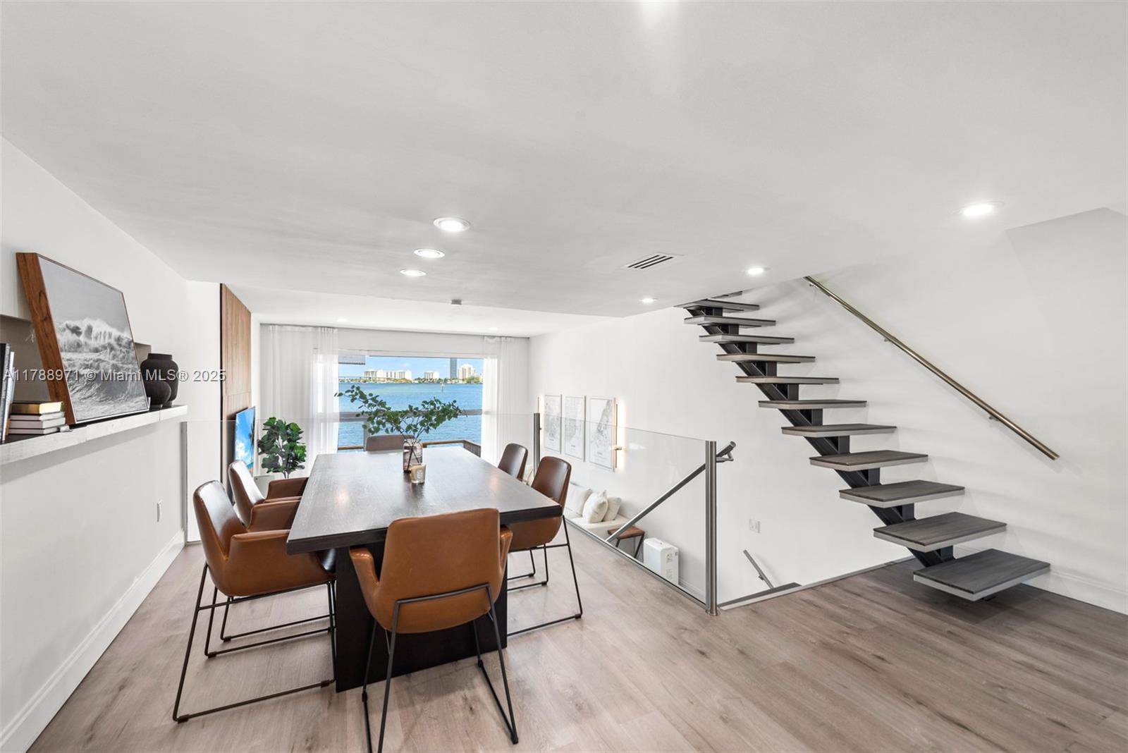 VILLAS ON THE BAY CONDO - Residential