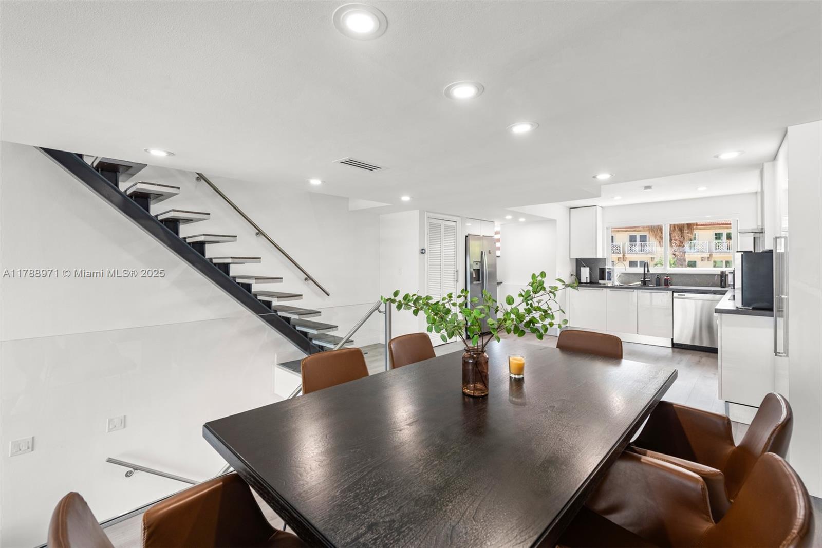 VILLAS ON THE BAY CONDO - Residential