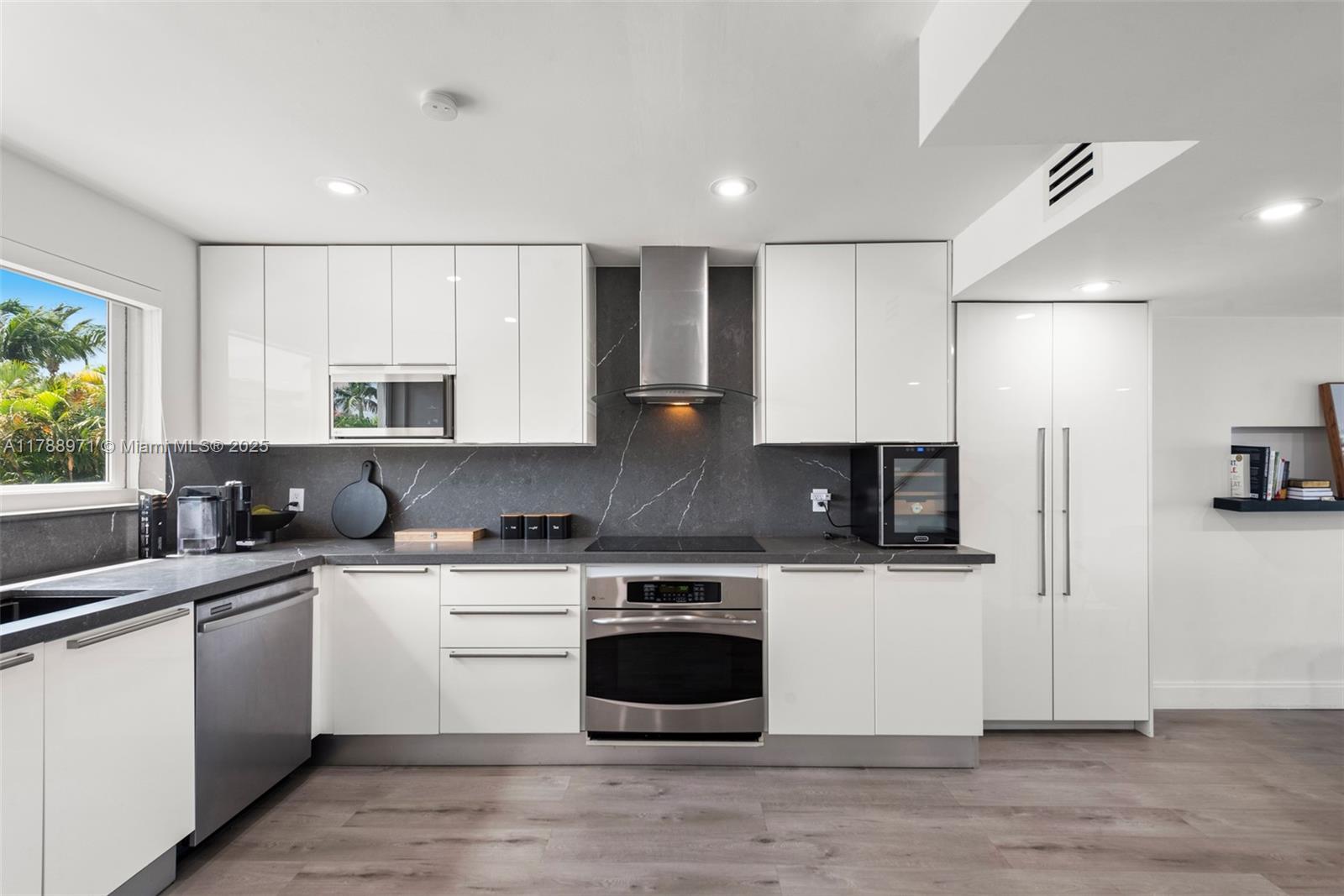 VILLAS ON THE BAY CONDO - Residential