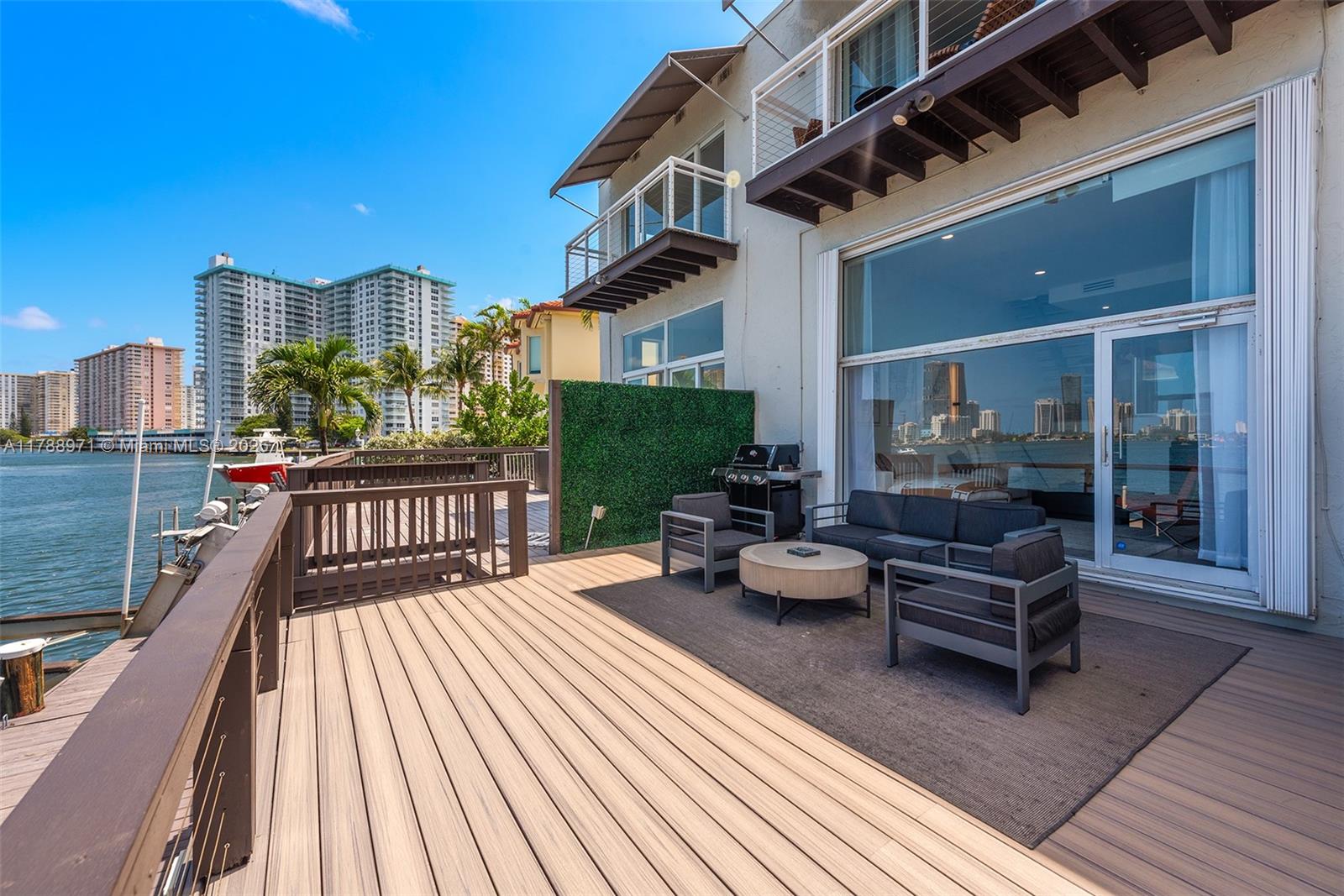 VILLAS ON THE BAY CONDO - Residential