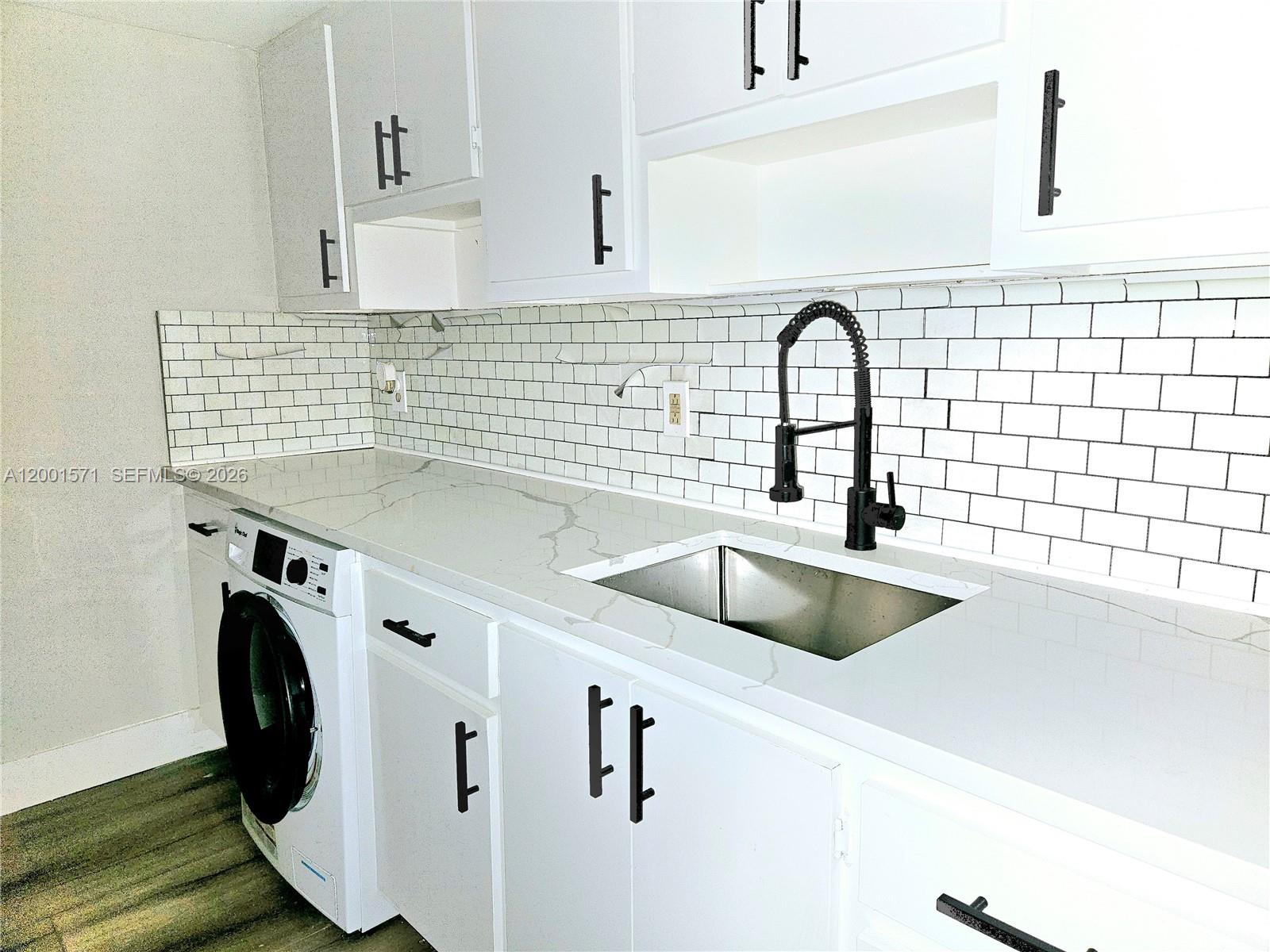 LAUDERDALE - Residential Lease
