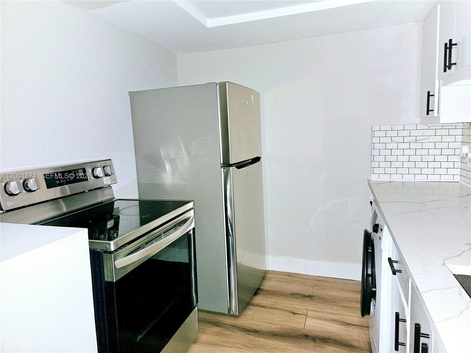 LAUDERDALE - Residential Lease
