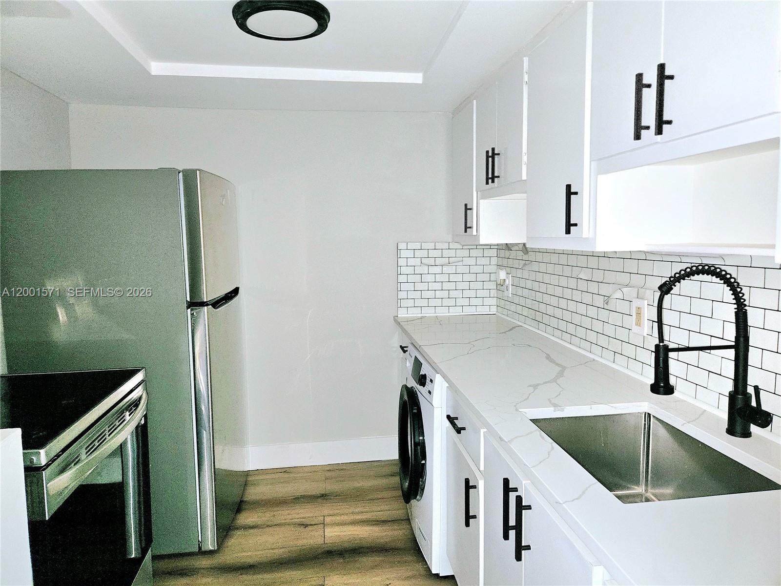 LAUDERDALE - Residential Lease