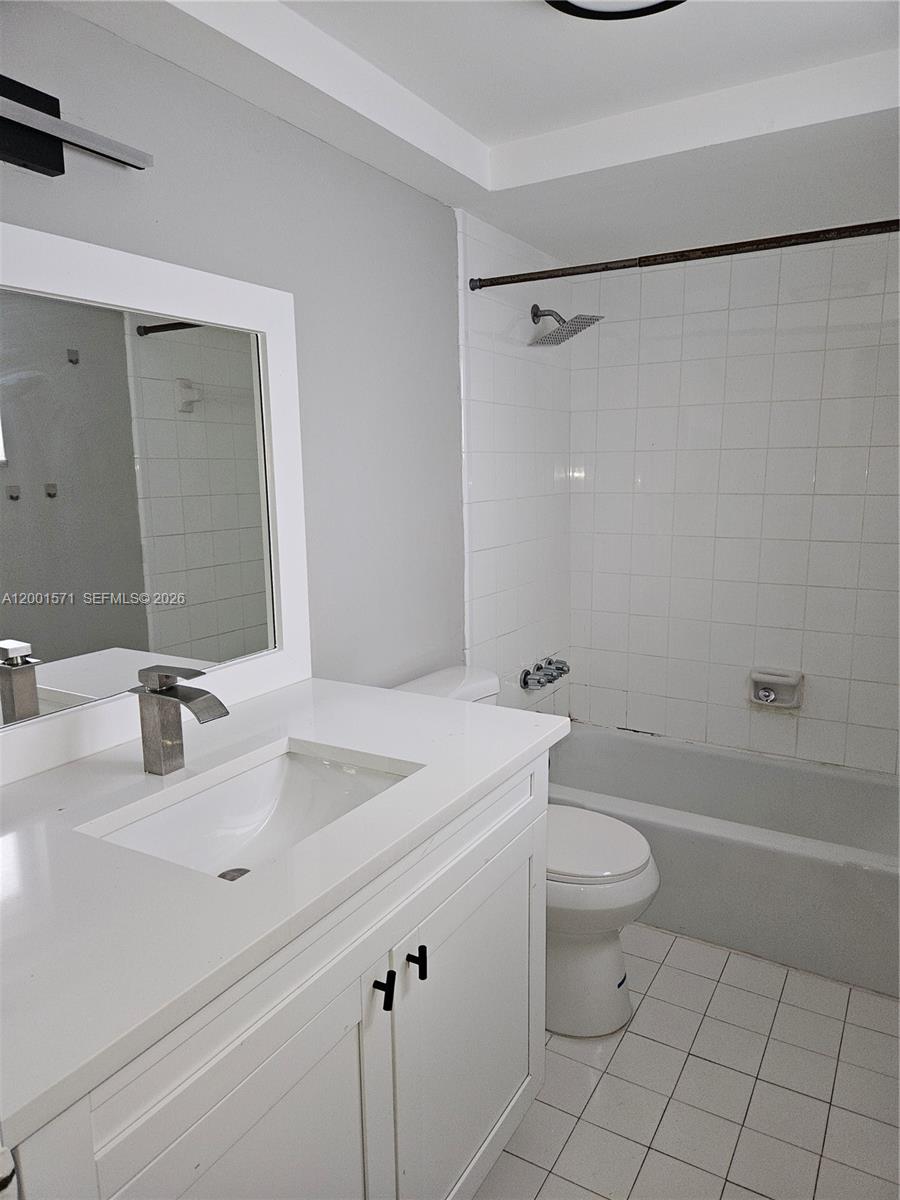 LAUDERDALE - Residential Lease