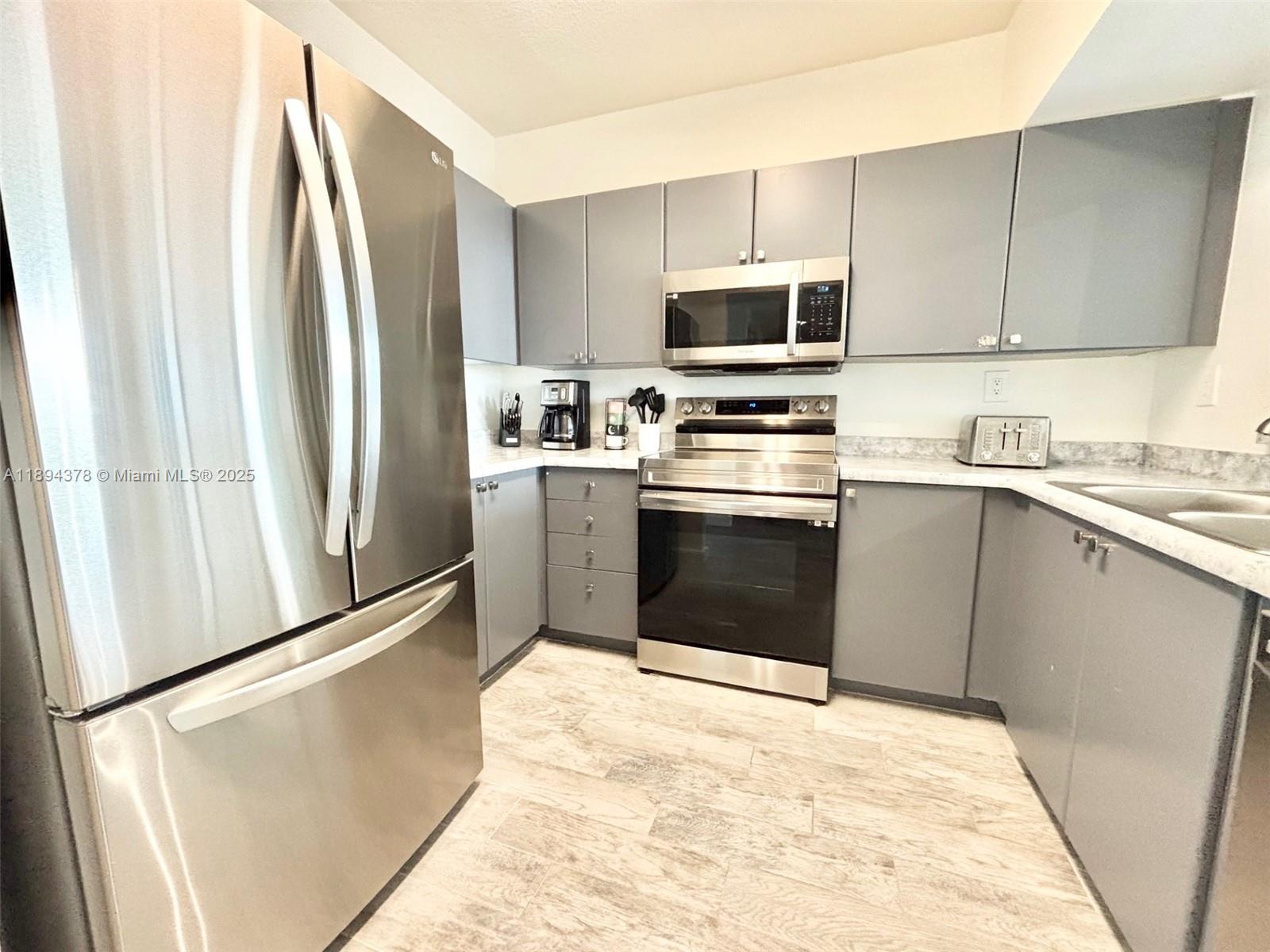 TIDES AT BRIDGESIDE SQUAR - Residential Lease