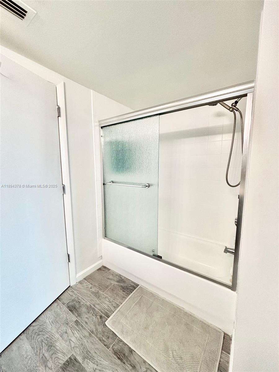 TIDES AT BRIDGESIDE SQUAR - Residential Lease