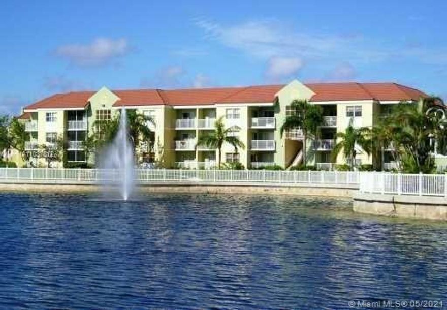 Beautiful apartment 1 bedroom 1 bathroom, with remodeled kitchen. Spacious and excellent distributed. Assigned parking and additional visitors parking.