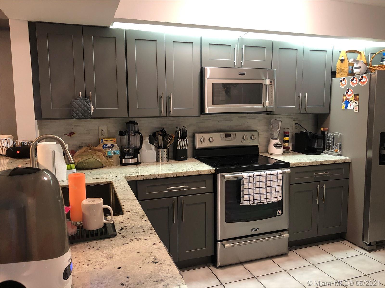 LE CLUB AT OLD CUTLER CON - Residential Lease