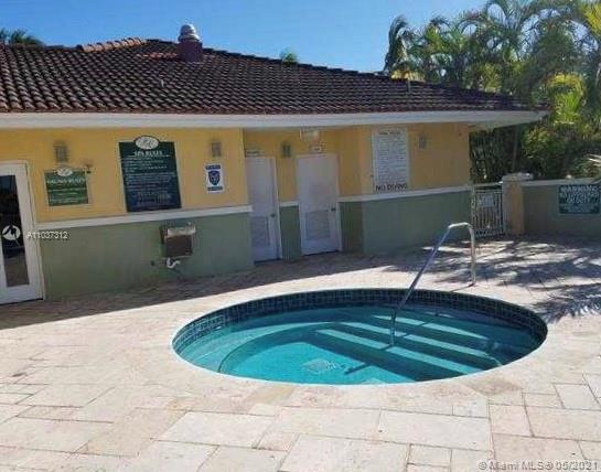 LE CLUB AT OLD CUTLER CON - Residential Lease