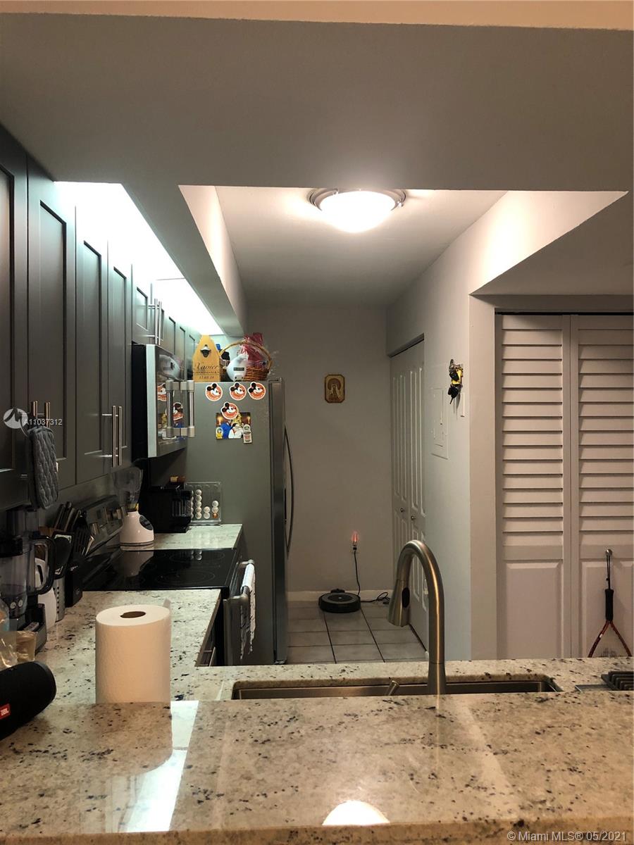 LE CLUB AT OLD CUTLER CON - Residential Lease