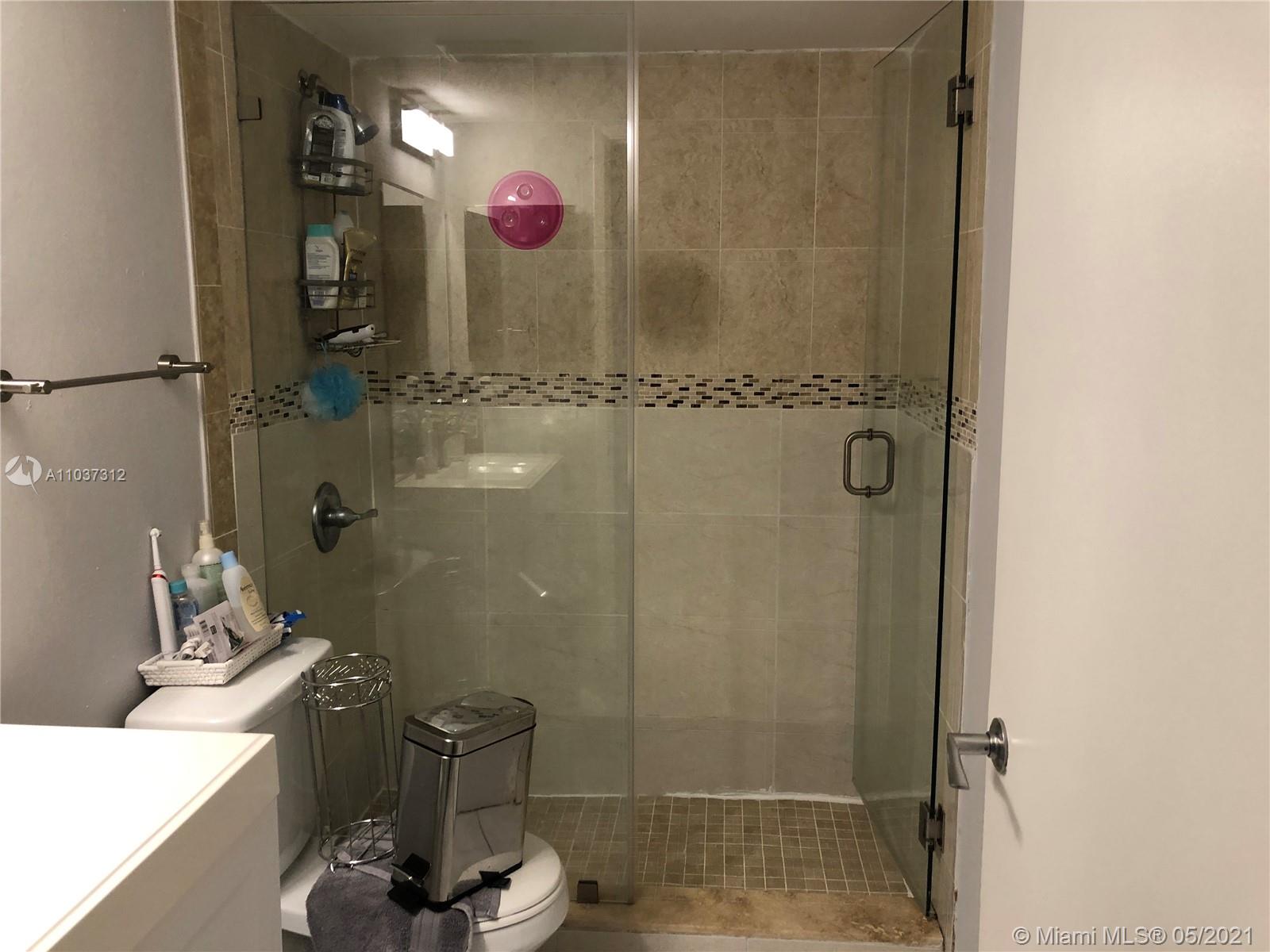 LE CLUB AT OLD CUTLER CON - Residential Lease