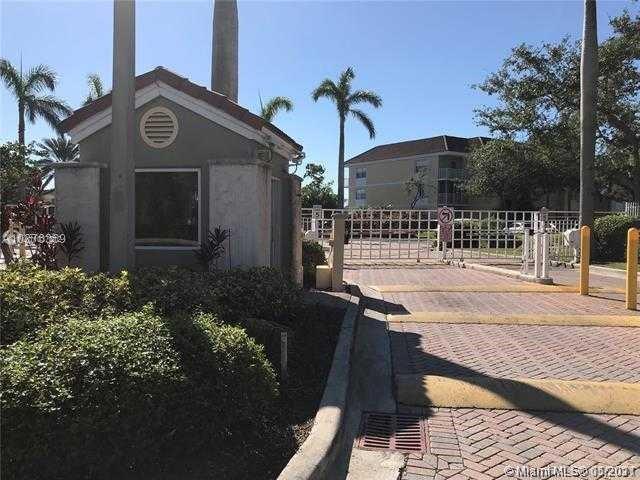 LE CLUB AT OLD CUTLER CON - Residential Lease