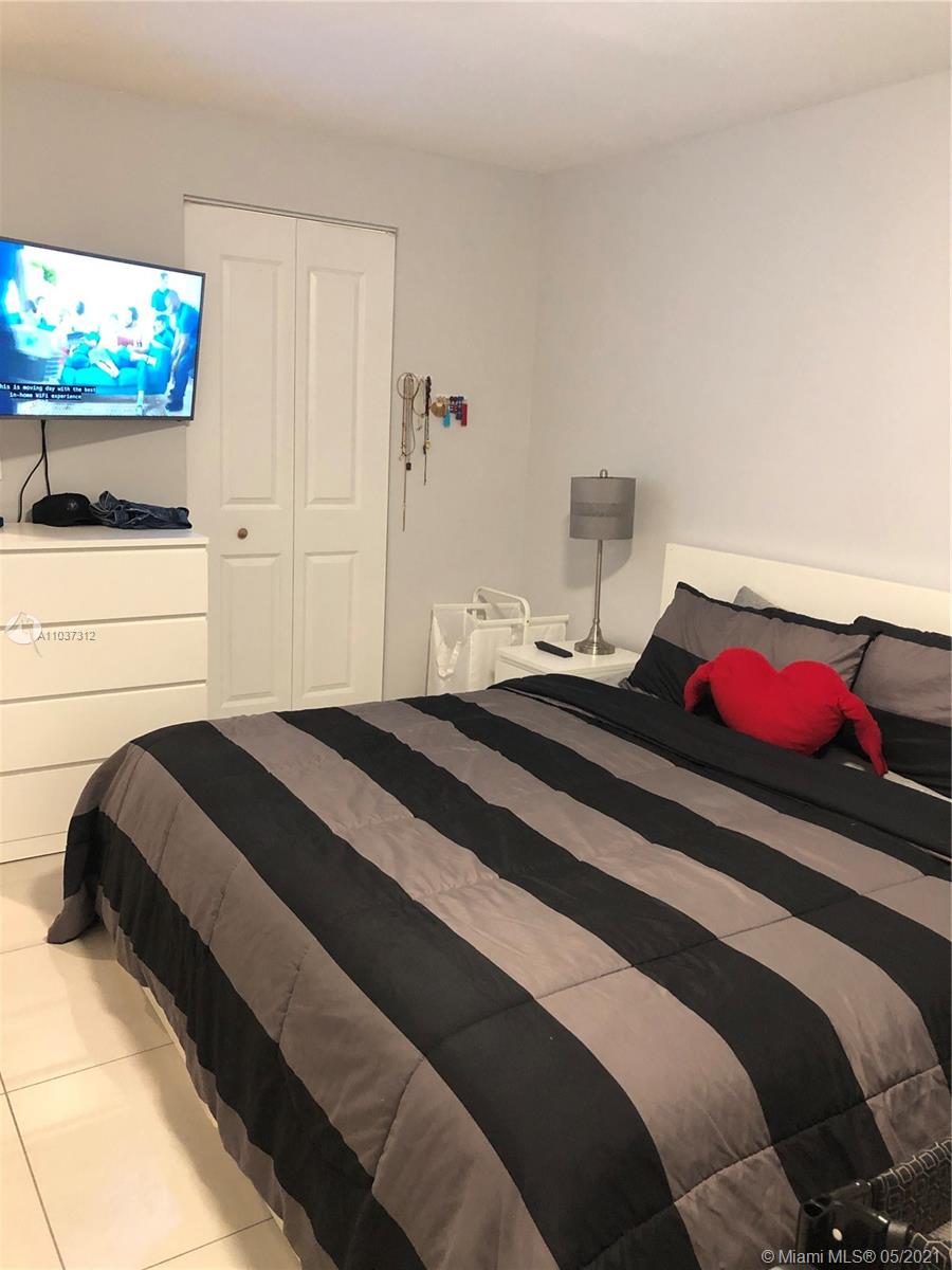 LE CLUB AT OLD CUTLER CON - Residential Lease