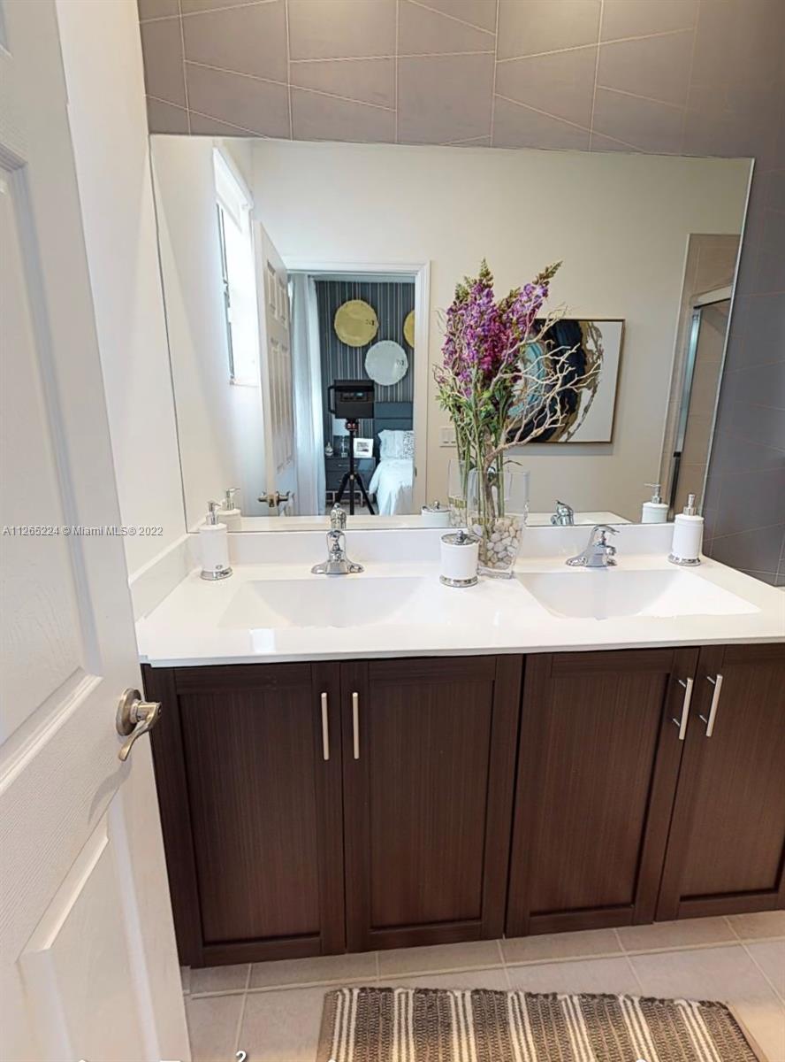 AQUABELLA NORTH - Residential Lease