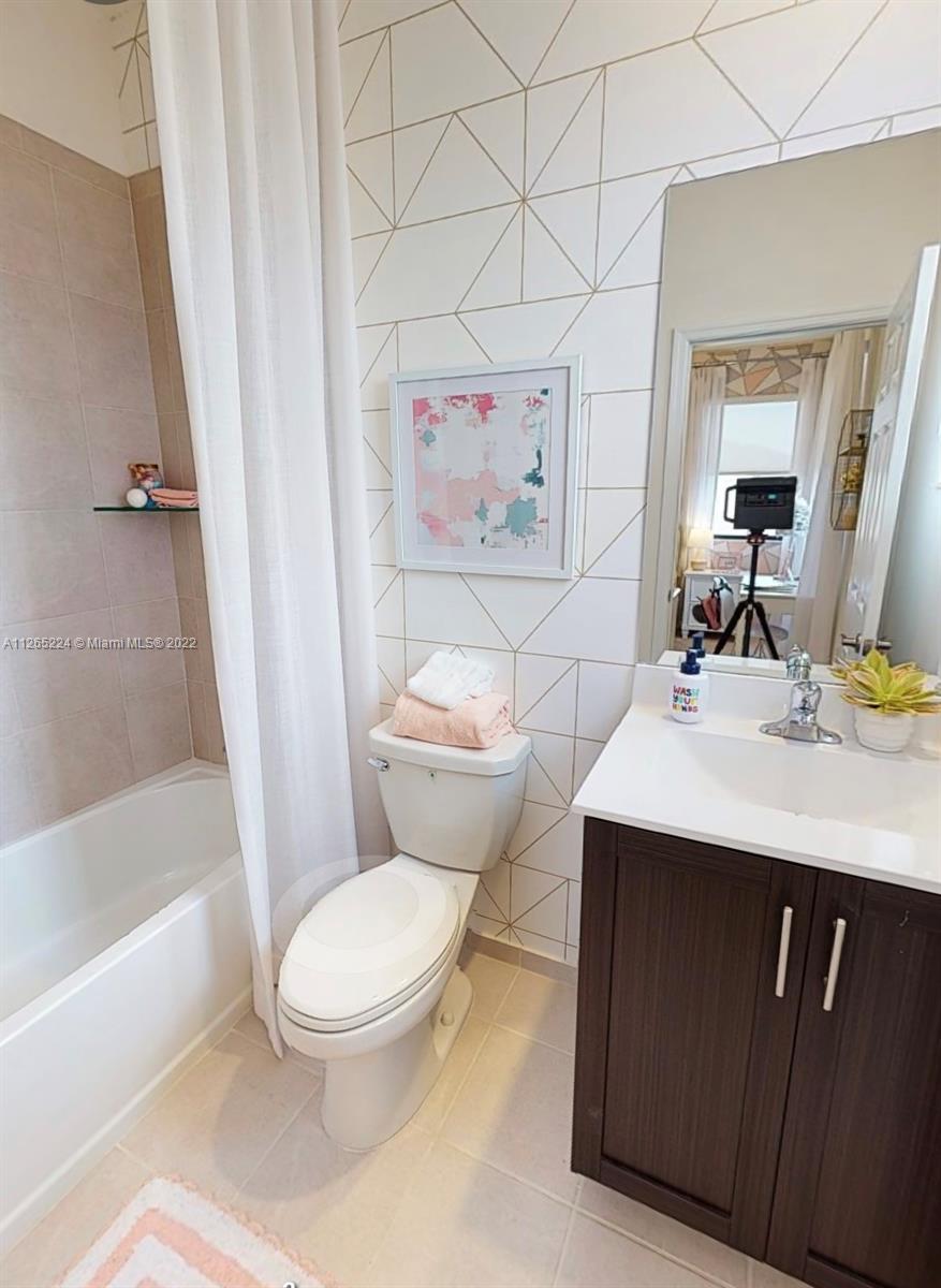 AQUABELLA NORTH - Residential Lease