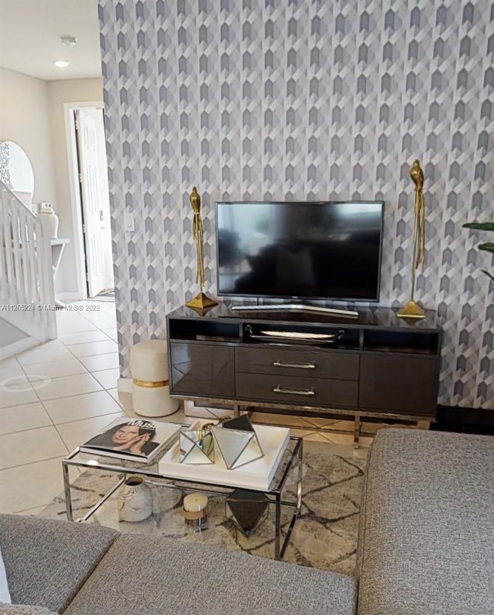 AQUABELLA NORTH - Residential Lease