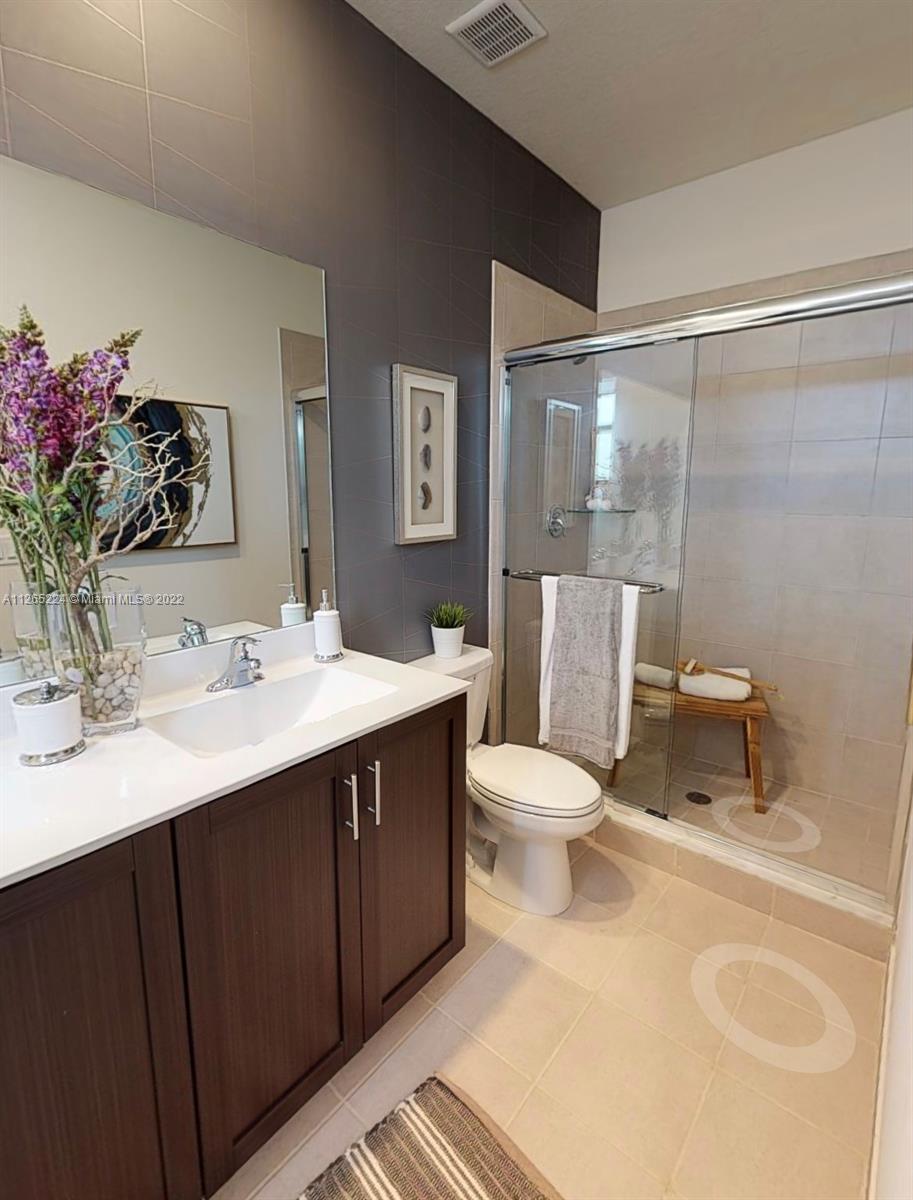 AQUABELLA NORTH - Residential Lease