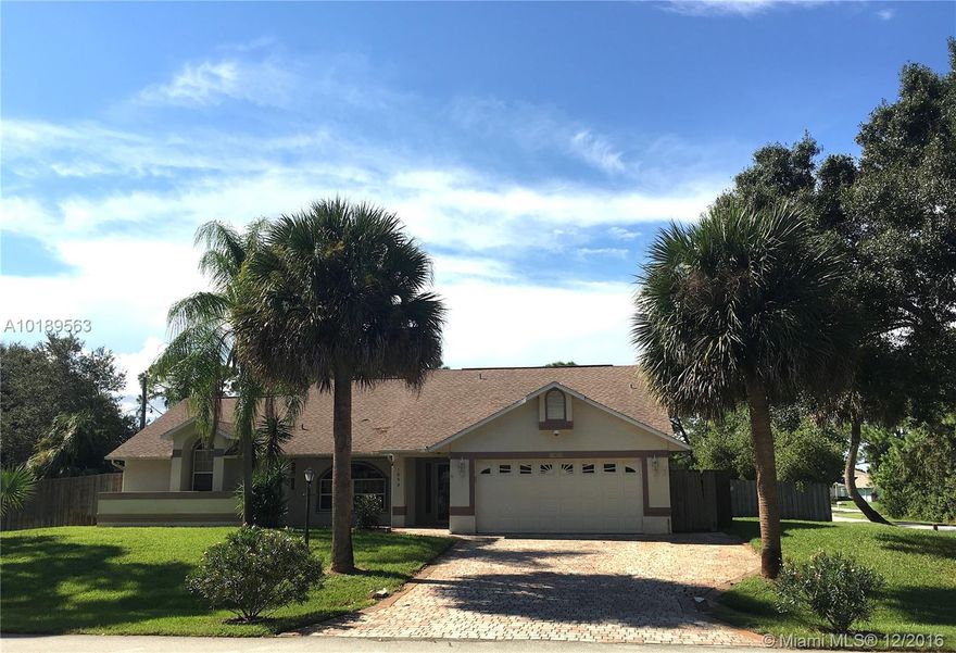 Charming Home located on a quiet street! Lovely Neighborhood! Large lush corner 21,000+ SF lot boasts gorgeous trees and pristine landscape! Light and Bright! Split open floor-plan! High-volume Ceilings!  Large screened patio deck with pool. Motivated Seller! Easy to Show! A MUST SEE!!! Text Listing Agent for showing instructions!