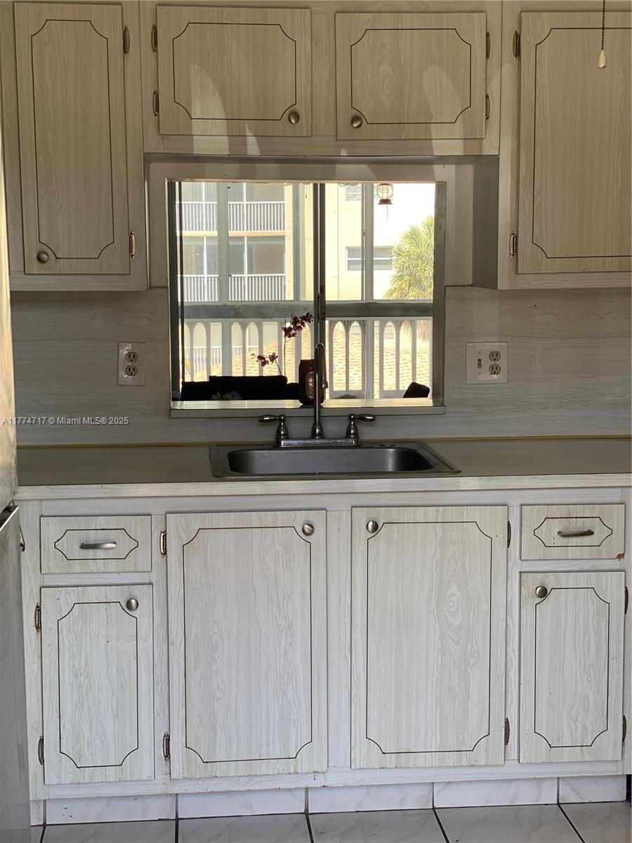 MEADOWBROOK TOWERS CONDO - Residential