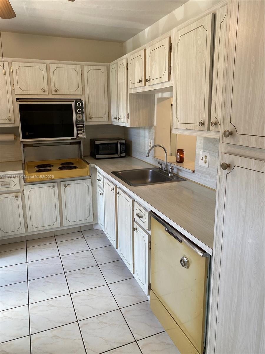 MEADOWBROOK TOWERS CONDO - Residential
