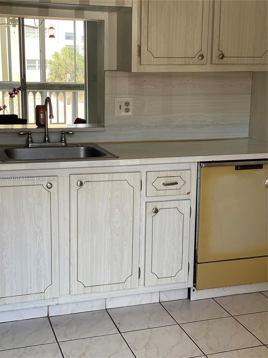 MEADOWBROOK TOWERS CONDO - Residential