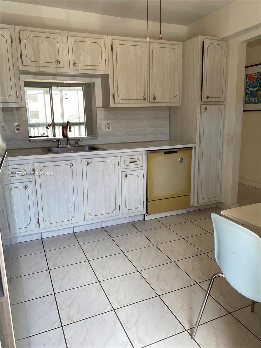 MEADOWBROOK TOWERS CONDO - Residential