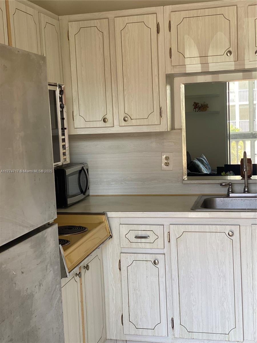 MEADOWBROOK TOWERS CONDO - Residential