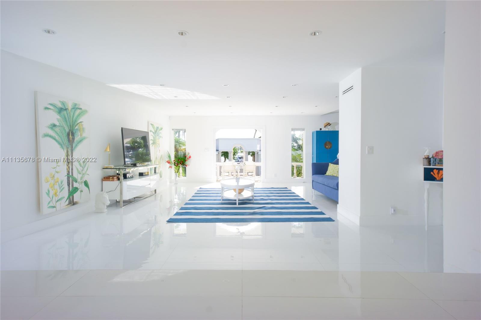 HOLLYWOOD LAKES SEC - Residential