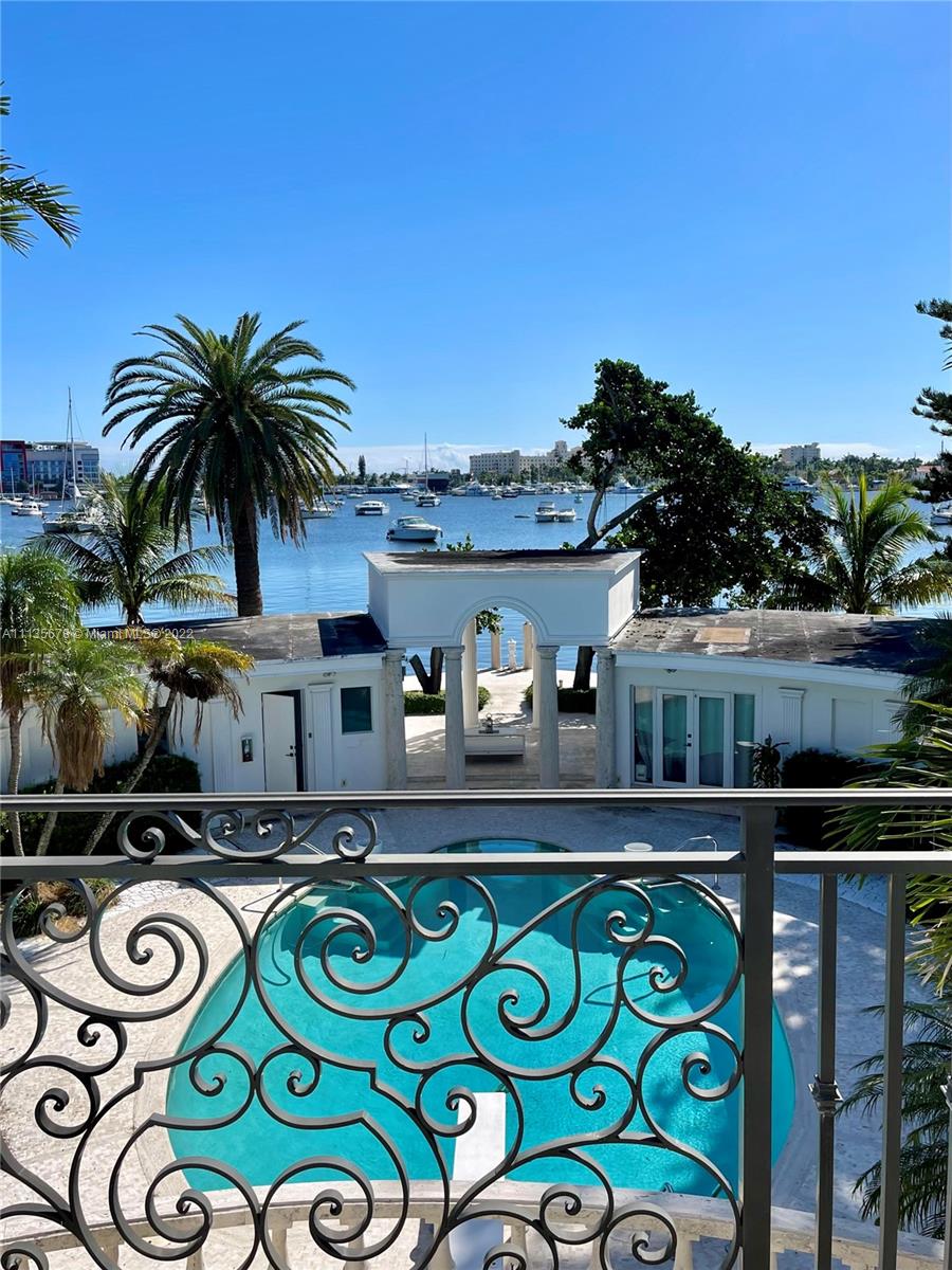 HOLLYWOOD LAKES SEC - Residential