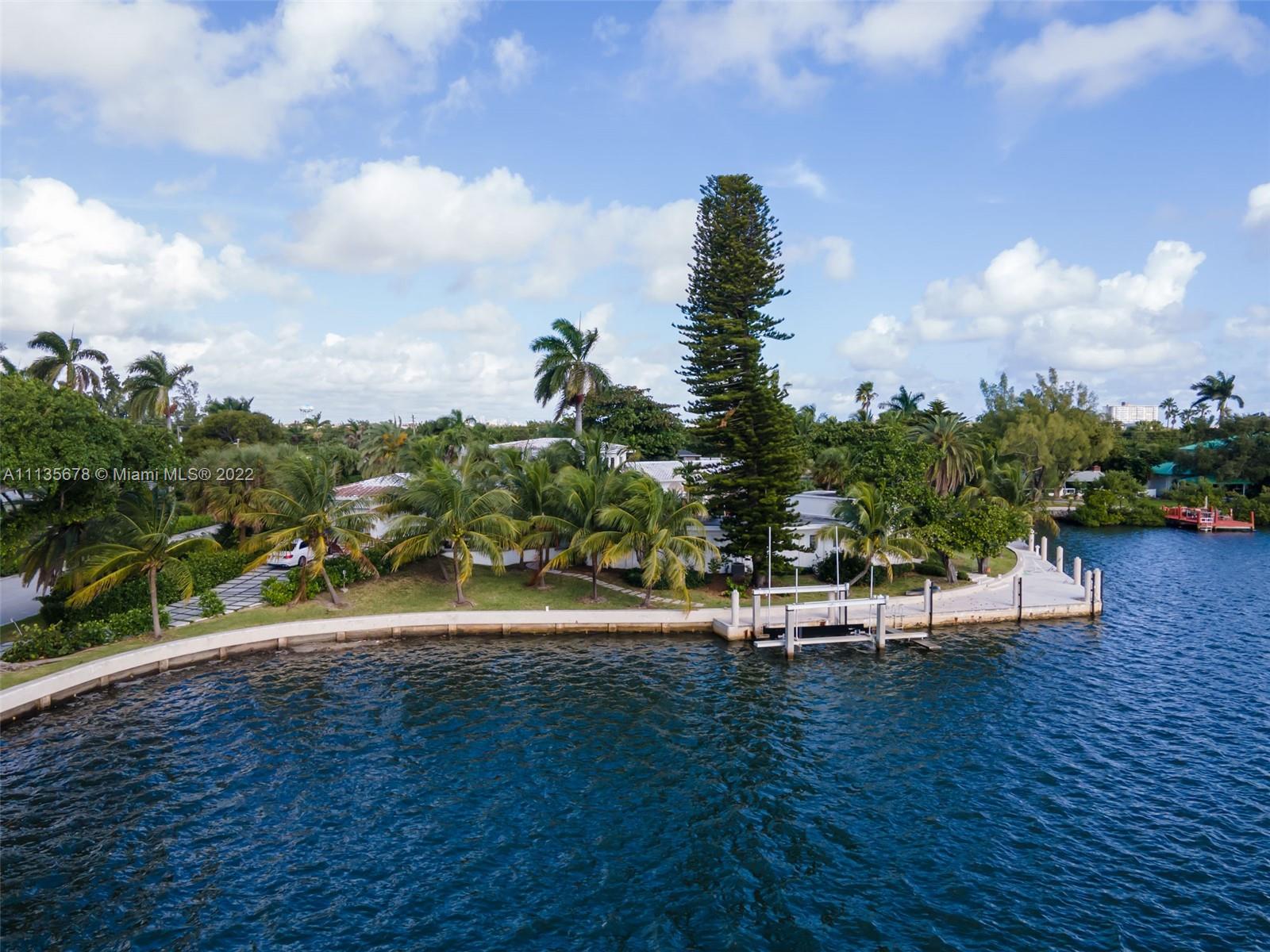 HOLLYWOOD LAKES SEC - Residential