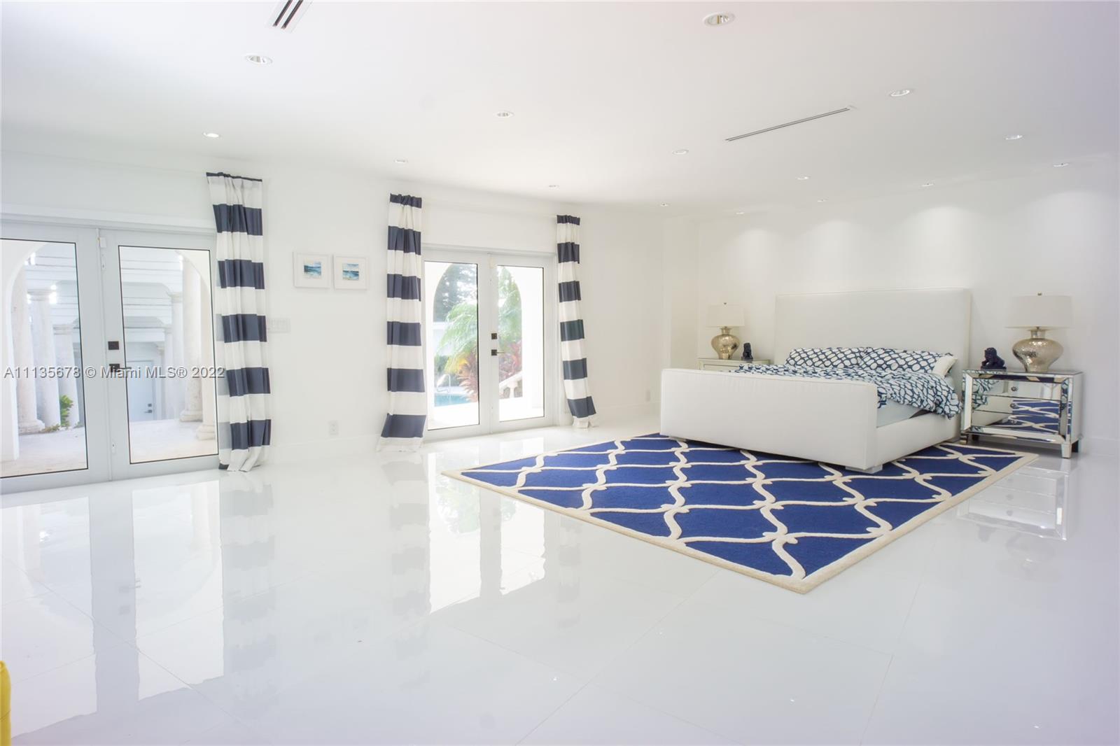 HOLLYWOOD LAKES SEC - Residential