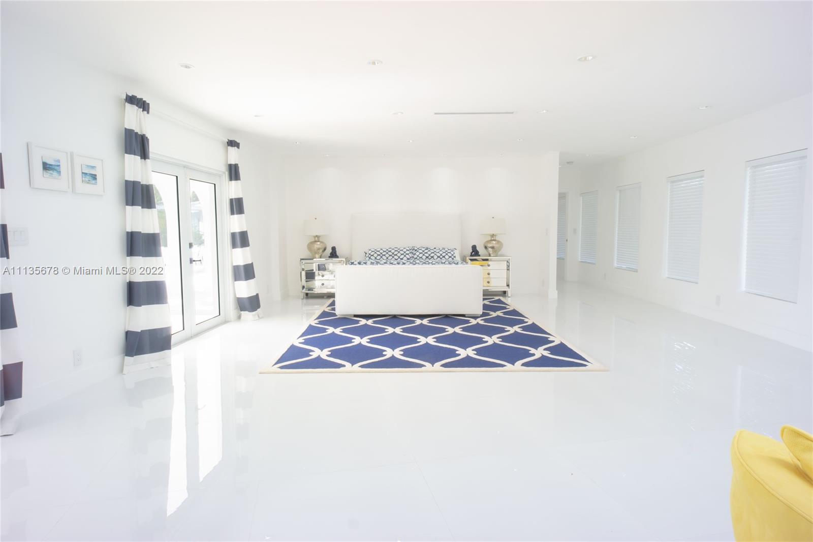 HOLLYWOOD LAKES SEC - Residential