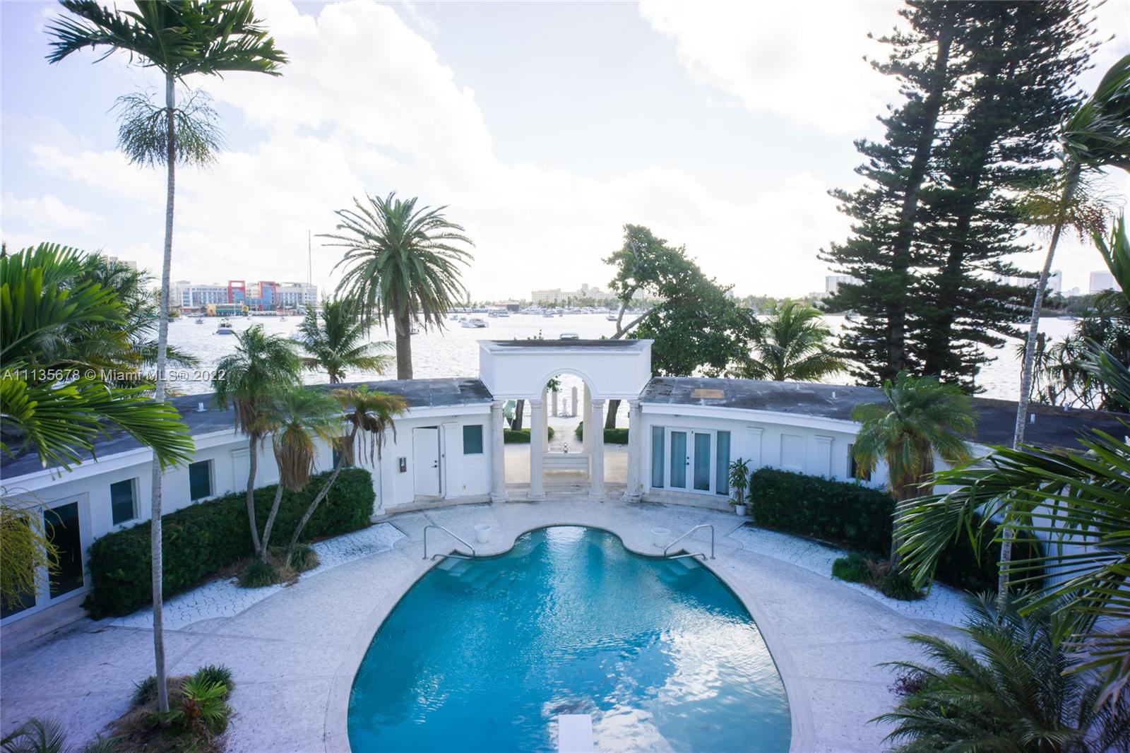 HOLLYWOOD LAKES SEC - Residential