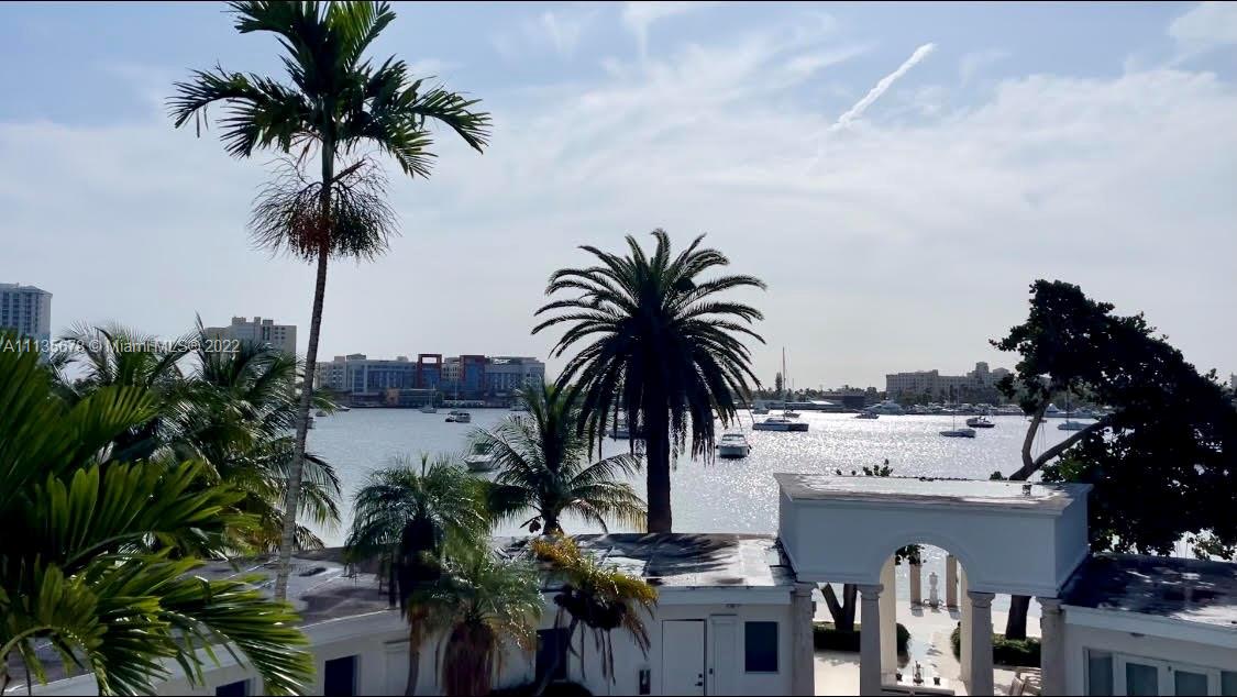 HOLLYWOOD LAKES SEC - Residential