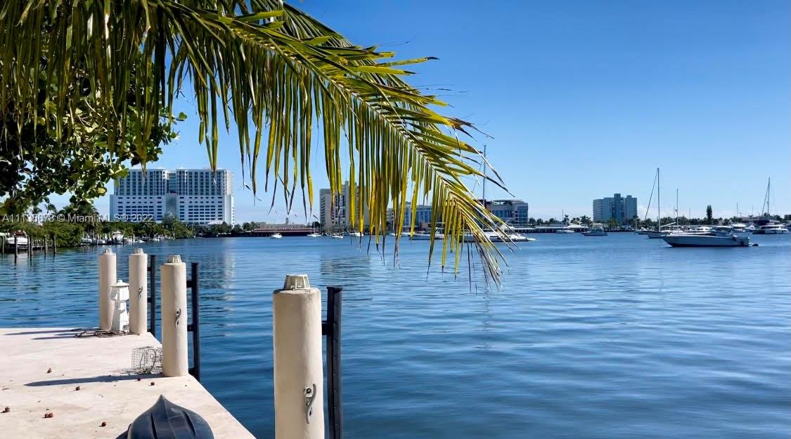 HOLLYWOOD LAKES SEC - Residential