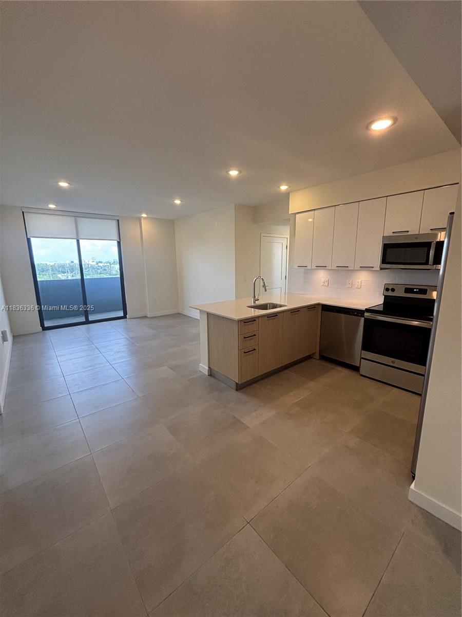 NORTH MIAMI BEACH PLACE - Residential Lease