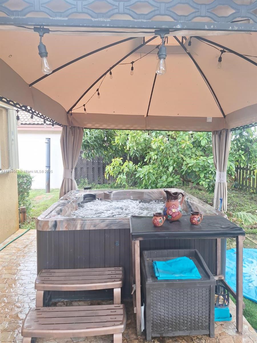 CRYSTAL POINTE - Residential