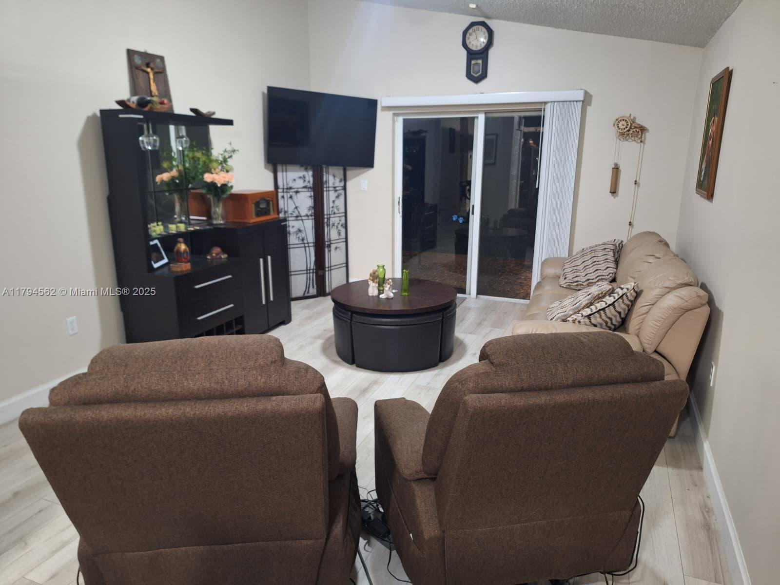 CRYSTAL POINTE - Residential