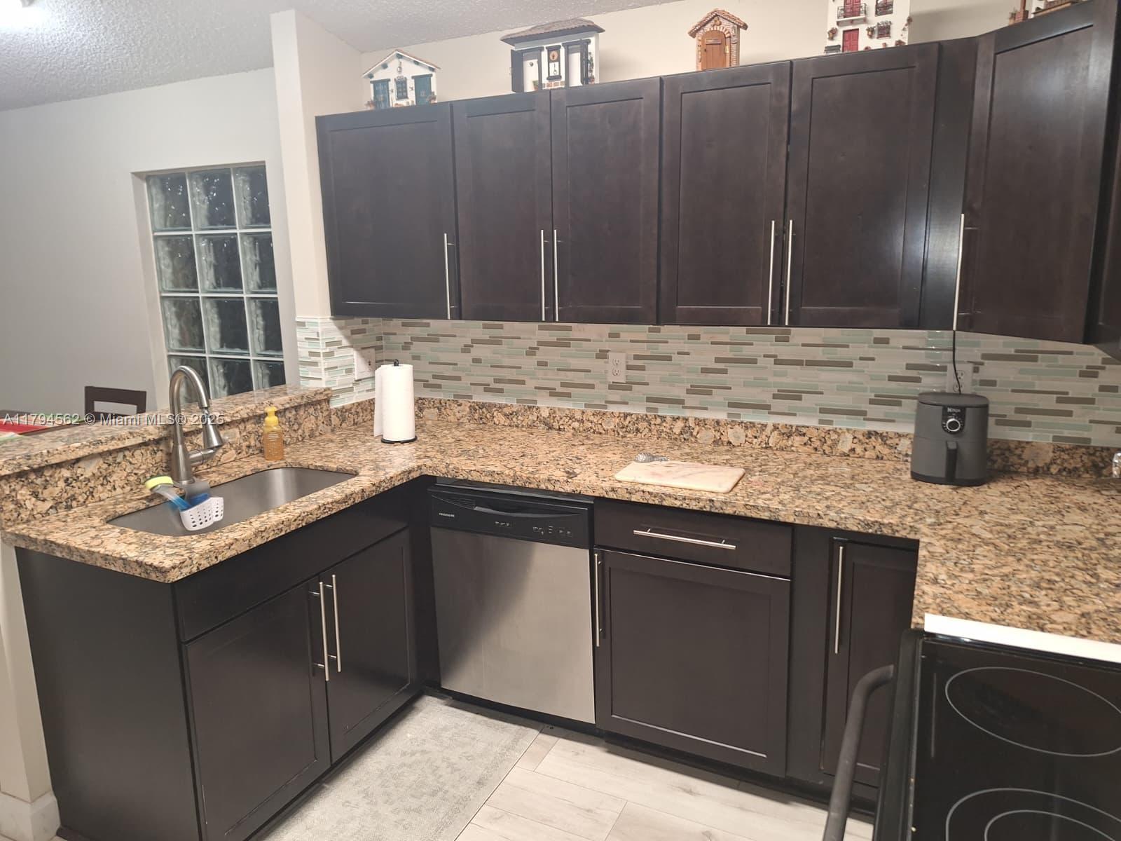 CRYSTAL POINTE - Residential