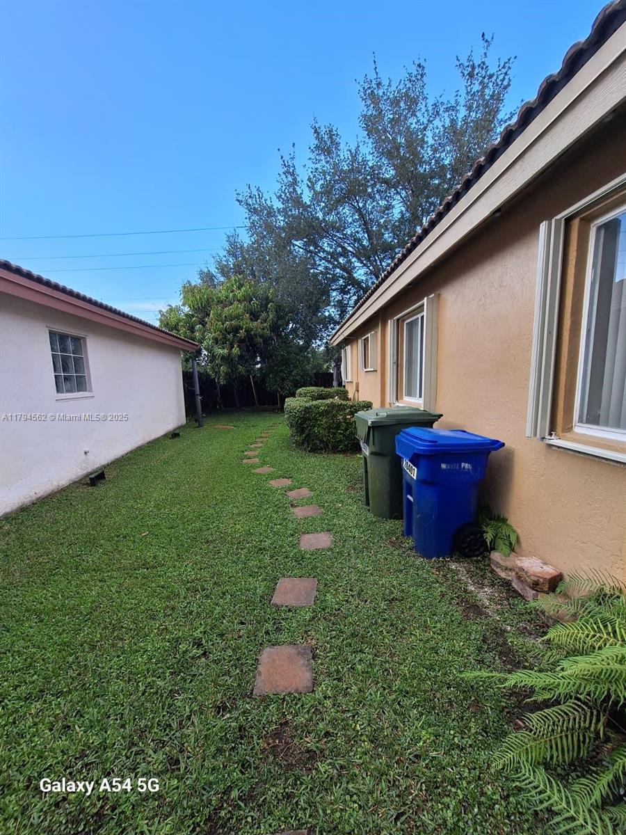 CRYSTAL POINTE - Residential