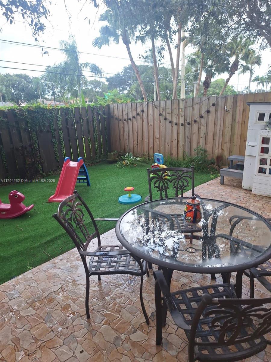 CRYSTAL POINTE - Residential