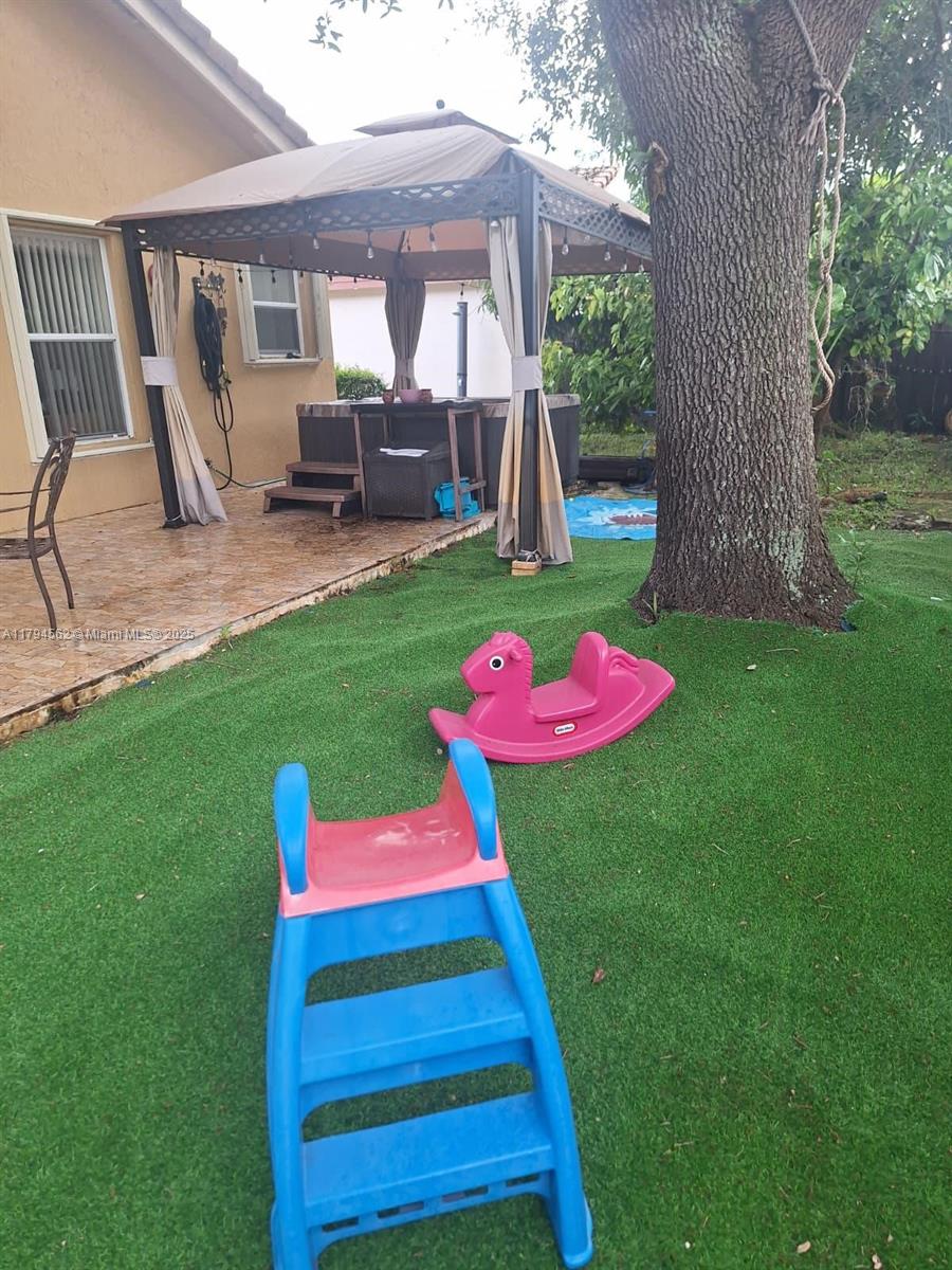 CRYSTAL POINTE - Residential