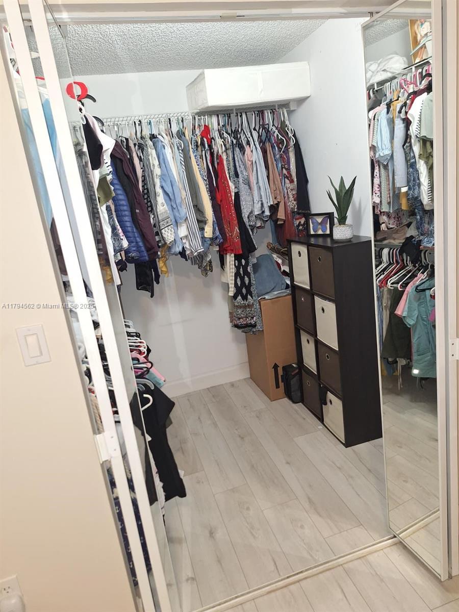 CRYSTAL POINTE - Residential