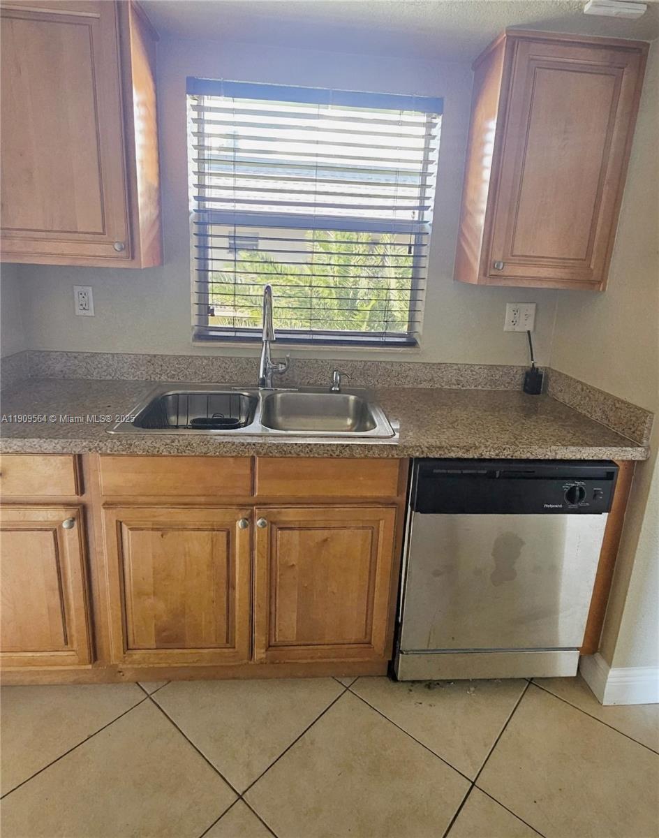 GALLOWOOD CONDO - Residential Lease