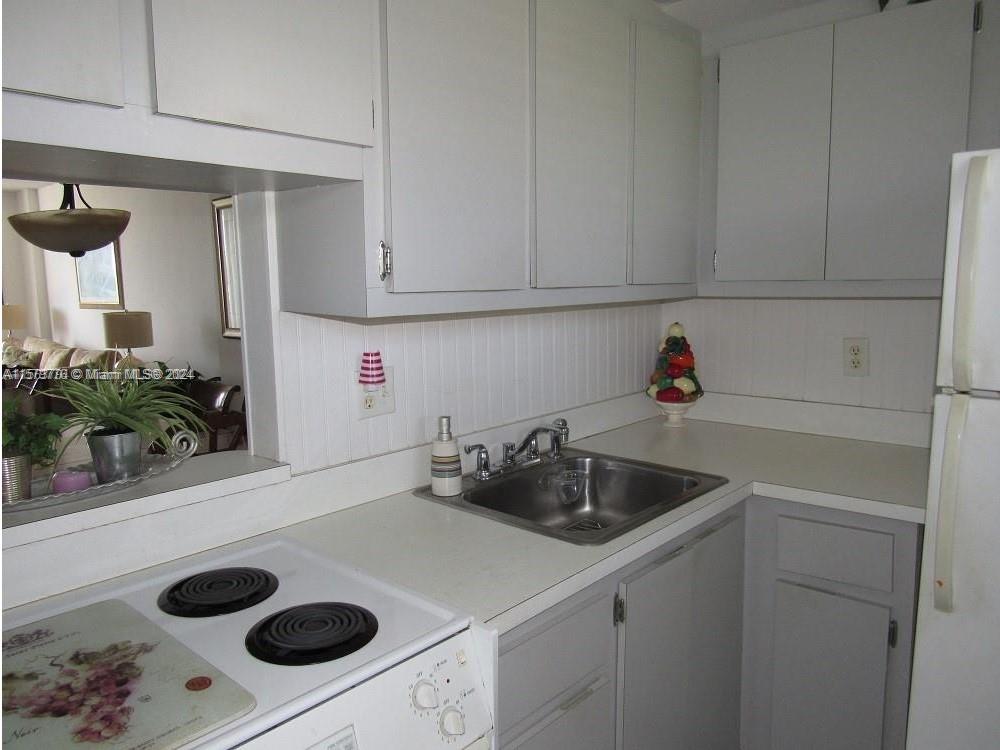 CROMWELL WEST CONDO - Residential