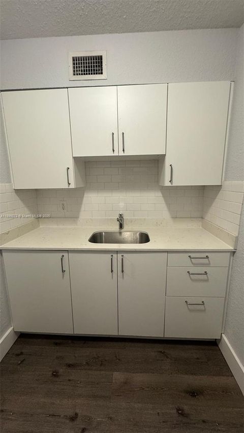 2330 NW 11th St 46 Miami FL 33125