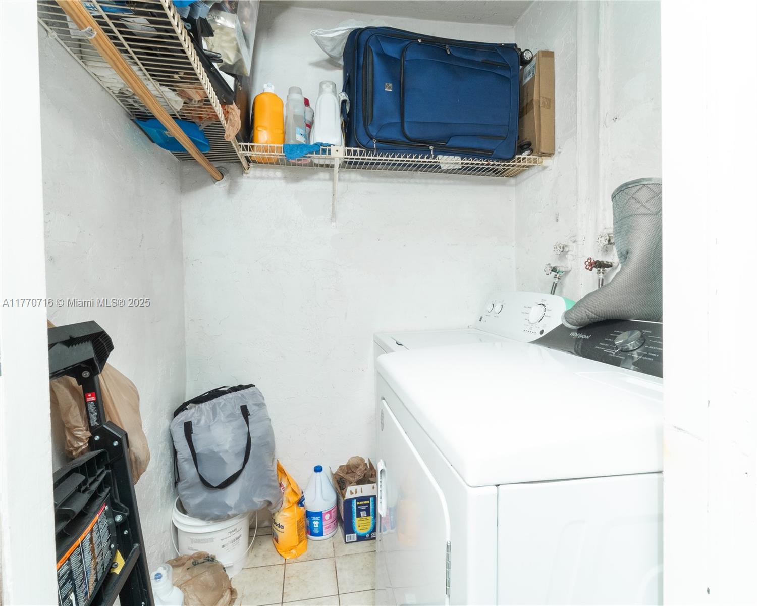 OMEGA CONDO NO 8 - Residential