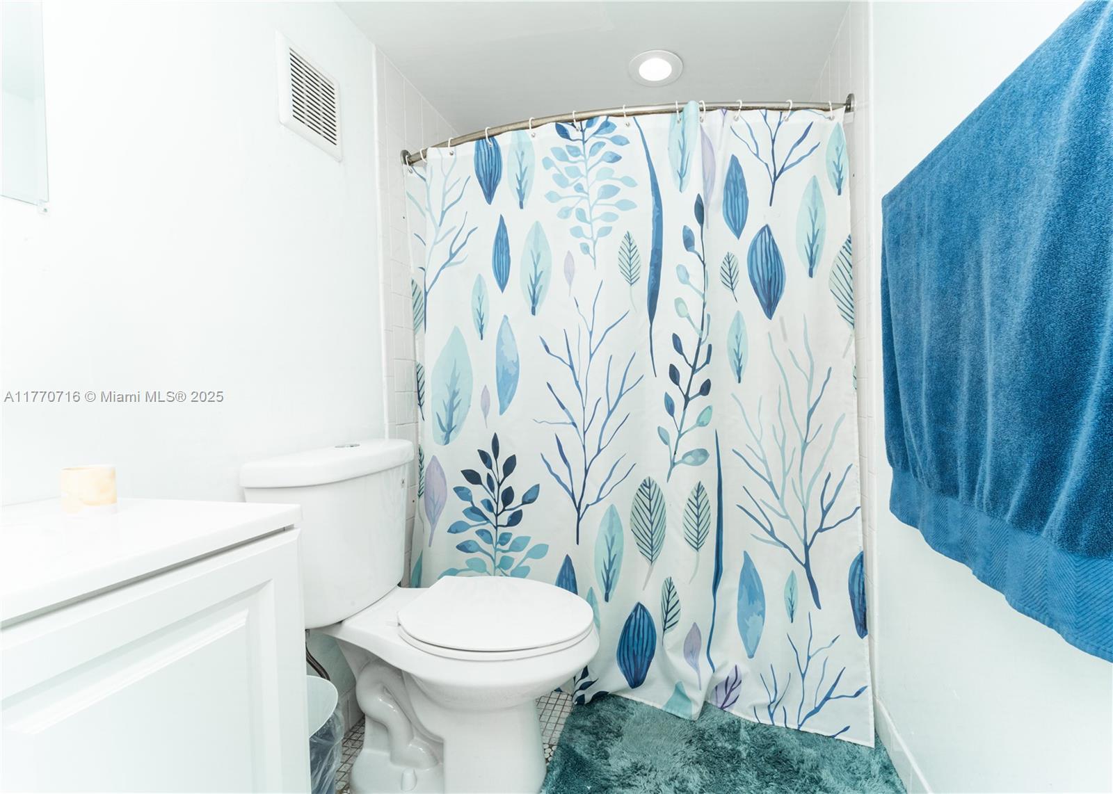 OMEGA CONDO NO 8 - Residential