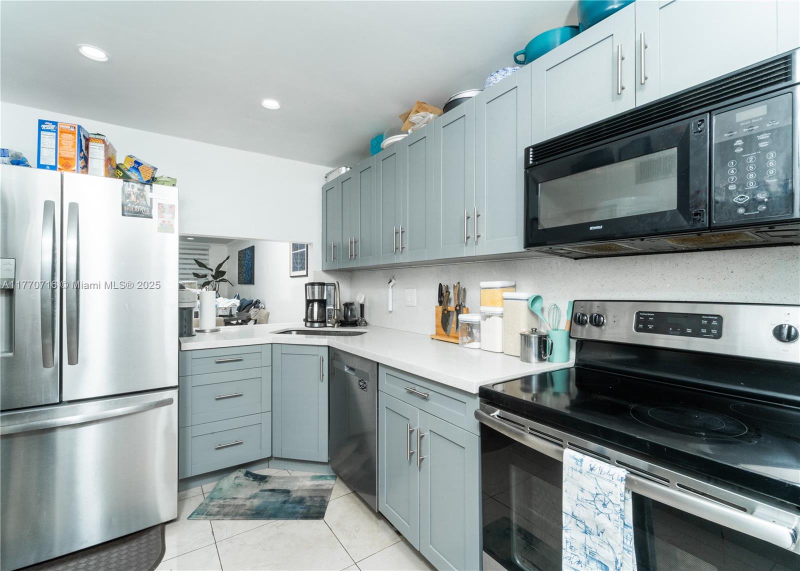 OMEGA CONDO NO 8 - Residential